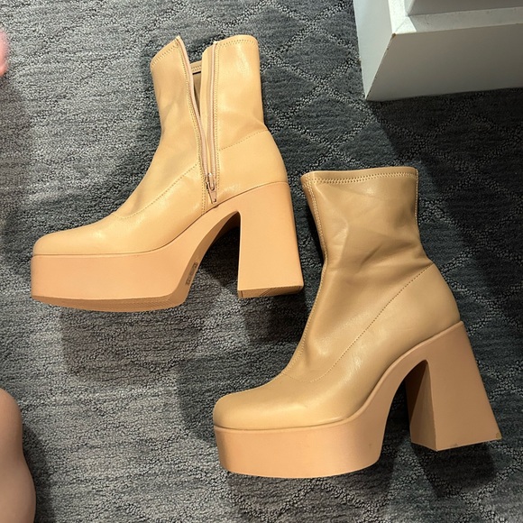 ALDO grandstep chunky platform sockboot in beige - Picture 4 of 5